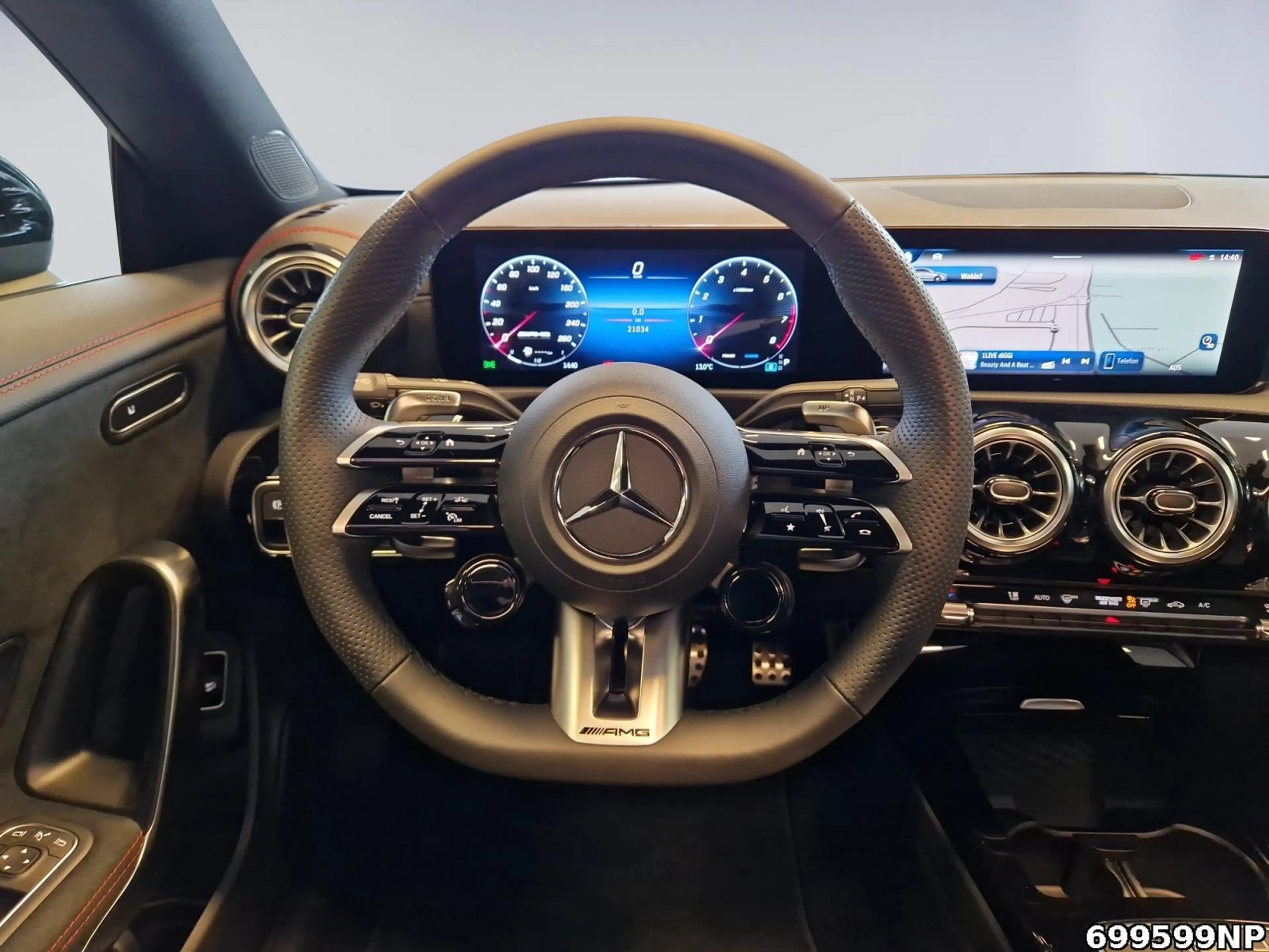 Mercedes-Benz CLA 35 AMG 4M Pano Night DISTRONIC MULTIBEAM — photo 9