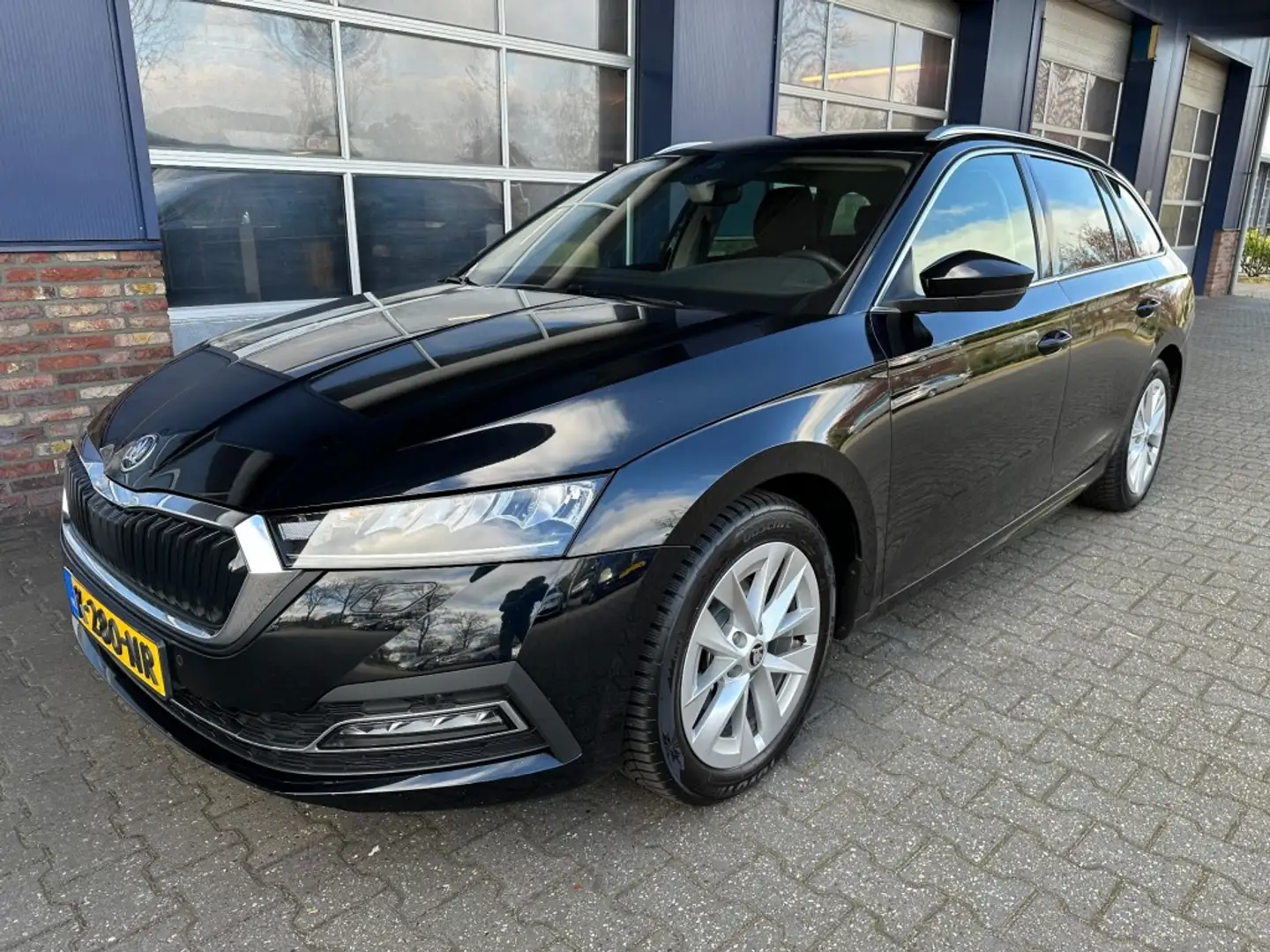 Skoda Octavia 1.0 e-TSI Business Edition Plus TREKHAAK STUURVERW Nero - 1