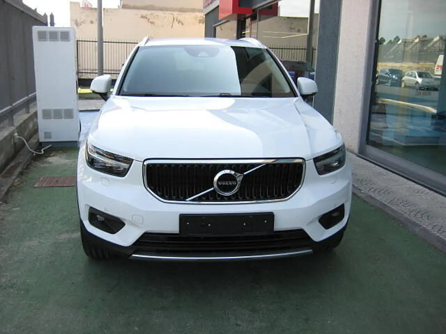 Volvo XC40 Momentum Advanced, D3 AWD diesel aut, 150 hp/320 N Blanc - 1