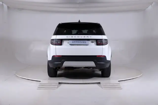 Land Rover Discovery Sport view 7