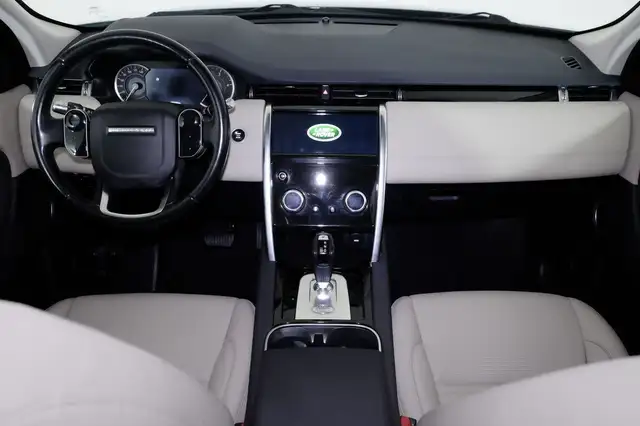 Land Rover Discovery Sport view 4