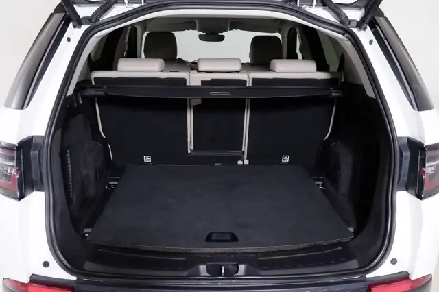 Land Rover Discovery Sport view 13