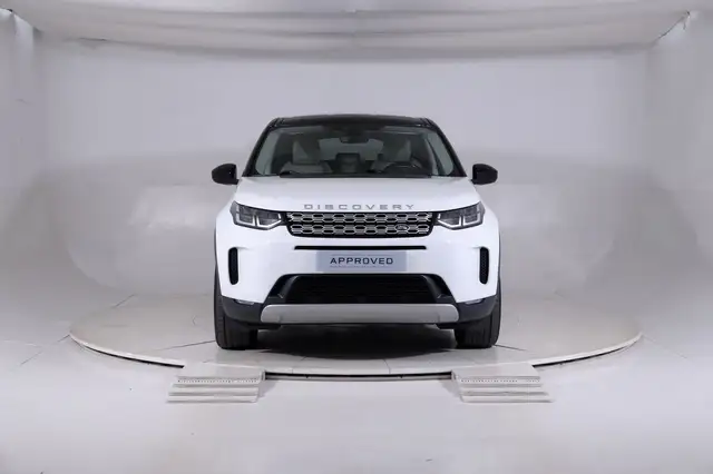 Land Rover Discovery Sport view 8