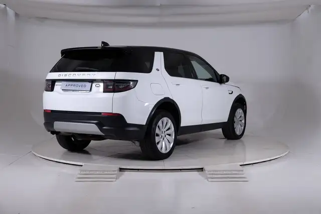 Land Rover Discovery Sport view 2