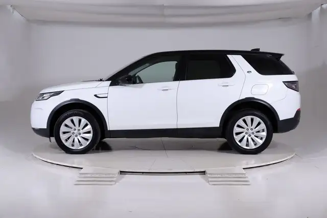 Land Rover Discovery Sport view 6