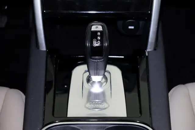 Land Rover Discovery Sport view 11