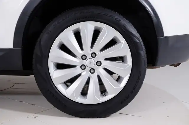 Land Rover Discovery Sport view 9