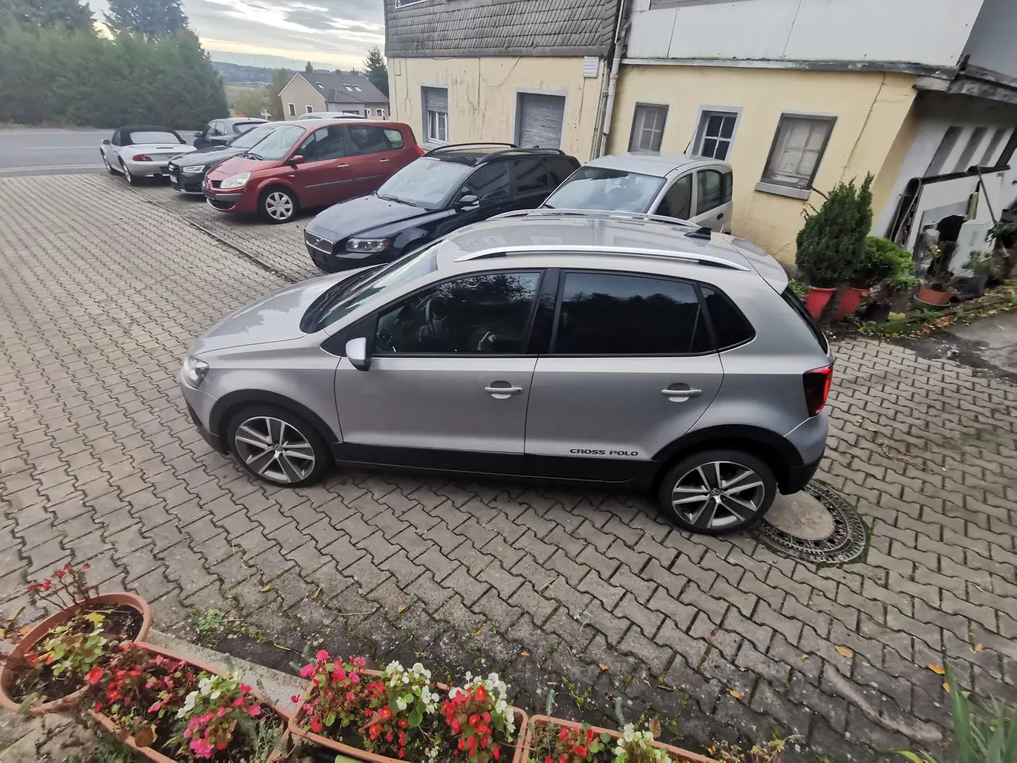 Volkswagen Polo CrossPolo/1.Hand/Navi/Xenon/Automatik/Leder/Touch/ Gris - 2