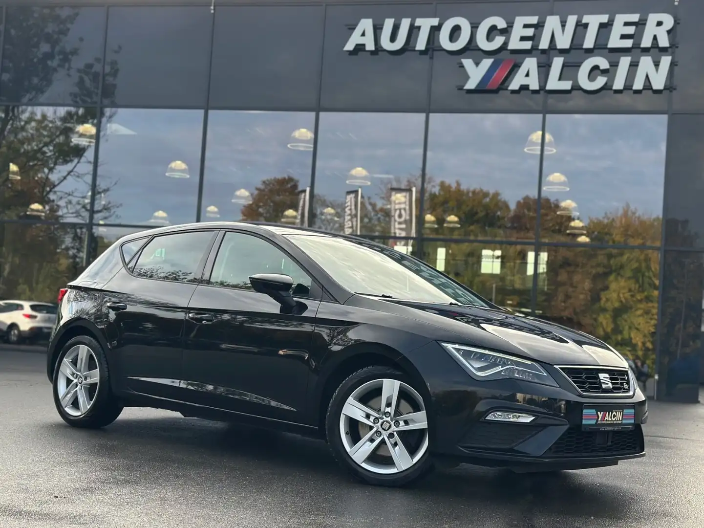 SEAT Leon 2.0 TDI Start&Stop FR DSG 2.H/ACC/HIFI/NAV Noir - 1