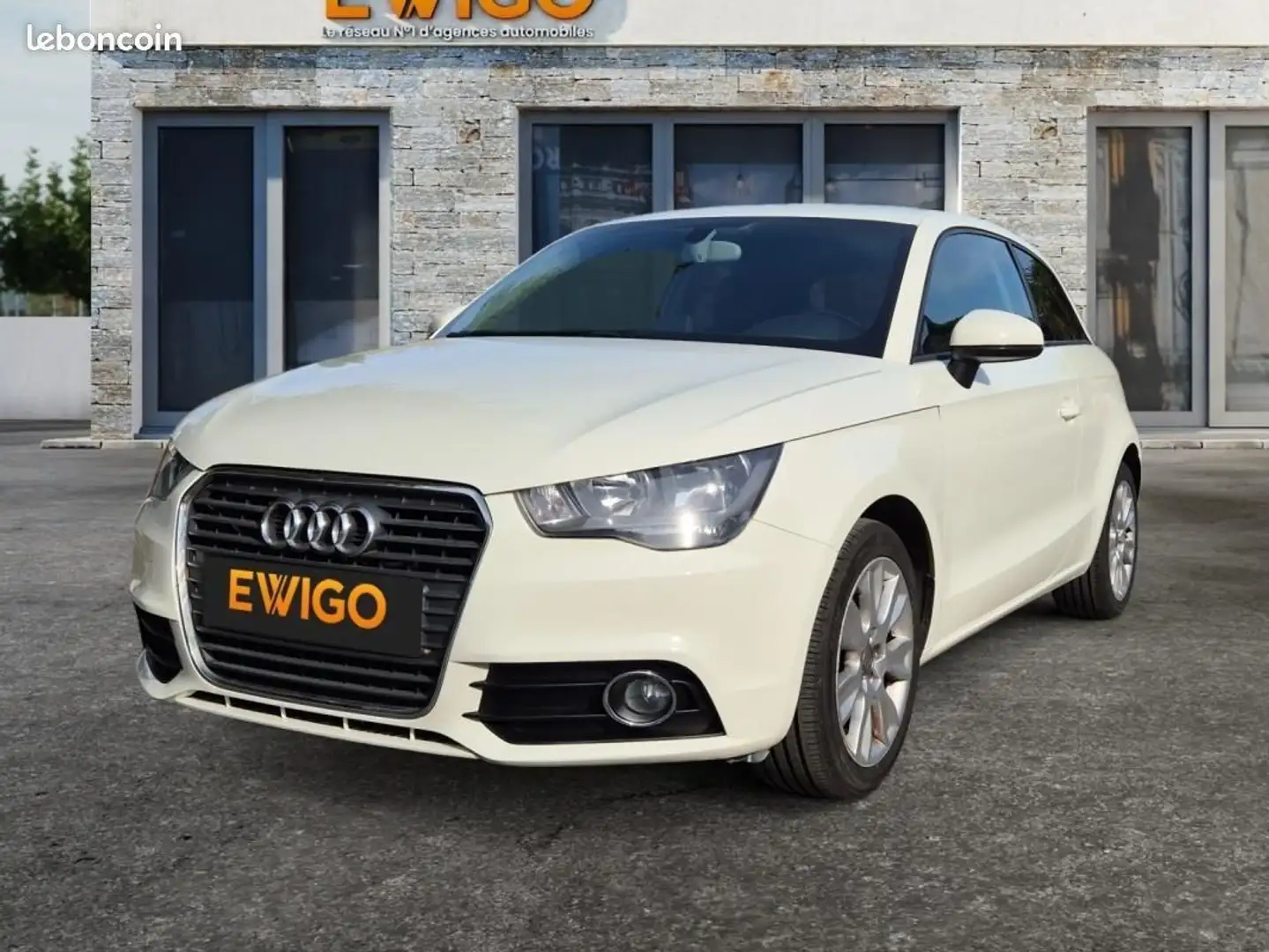 Audi A1 1.6 TDI 105 AMBITION 4 PNEUX NEUFS REVISION FAITE Beige - 1