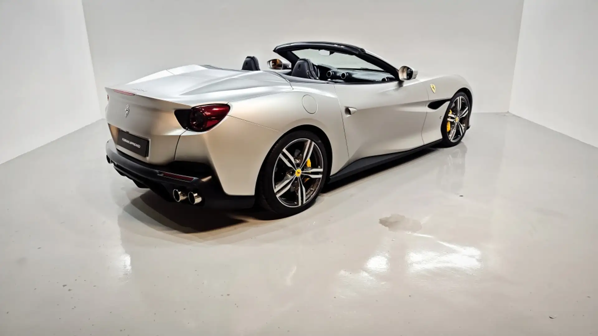 Ferrari Portofino Plateado - 2