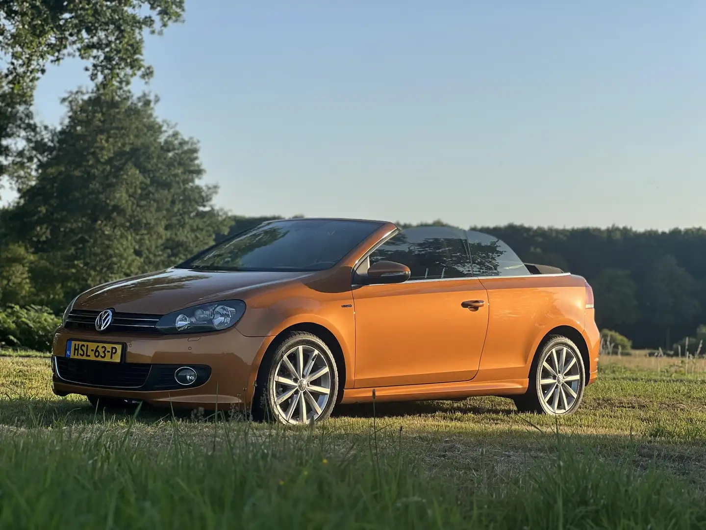 Volkswagen Golf Cabriolet 1.2 TSI BlueMotion Exclusive Series Pomarańczowy - 2