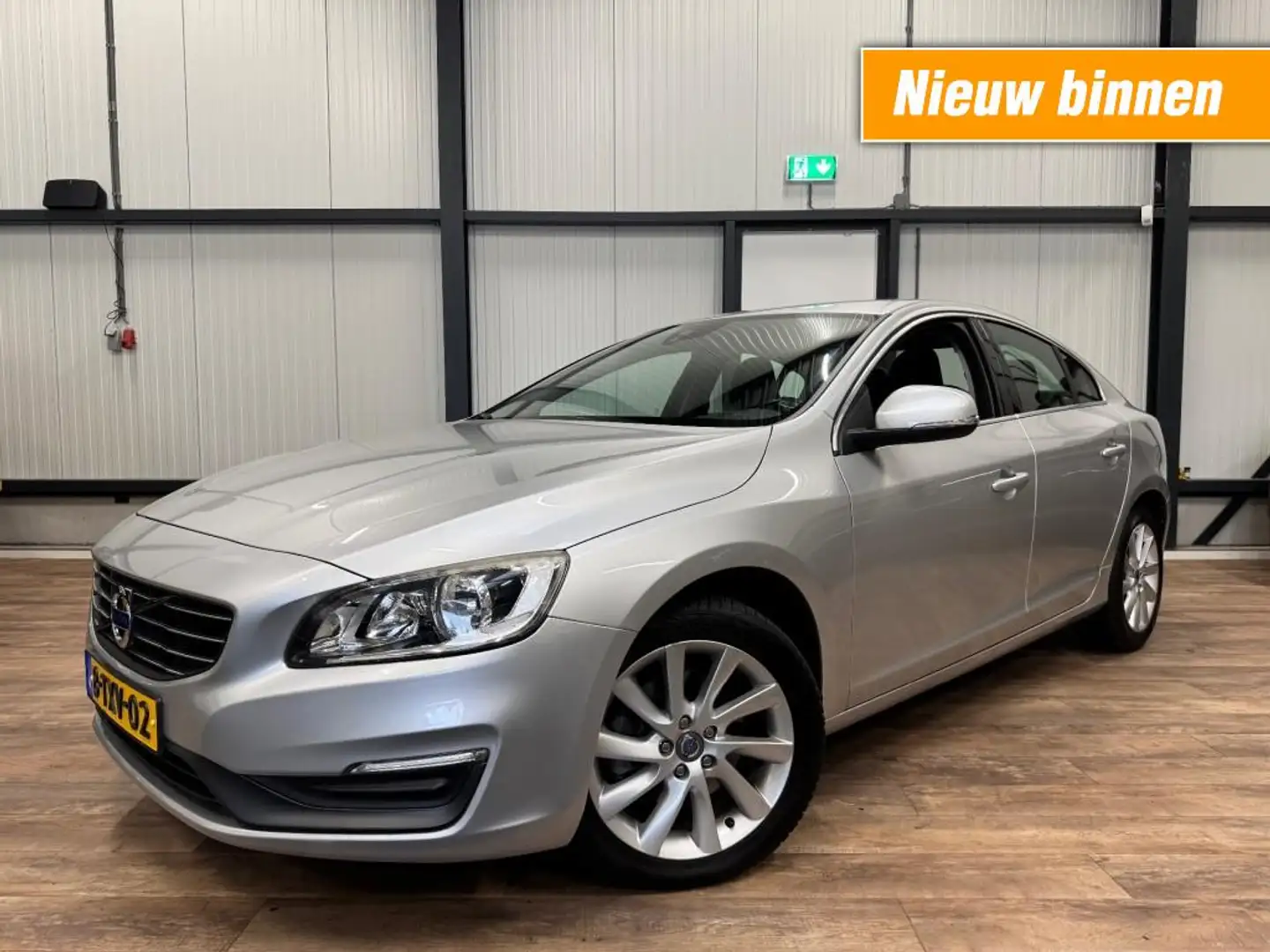 Volvo S60 1.6 T3 Momentum / AUTOMAAT / NAVI / CRUISE / CLIMA Gris - 1