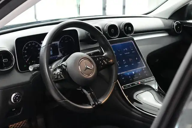 Mercedes-Benz C-Class view 13