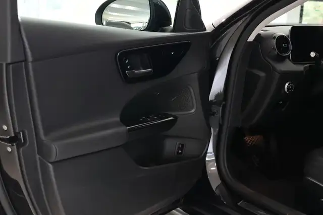 Mercedes-Benz C-Class view 10