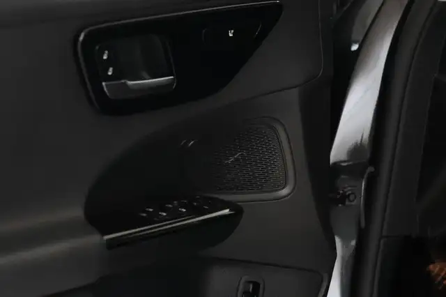 Mercedes-Benz C-Class view 11