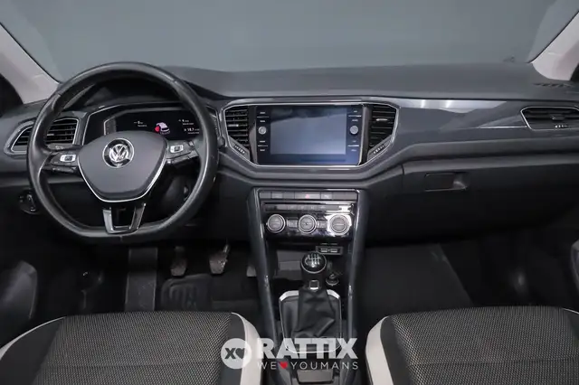 Volkswagen T-Roc view 9