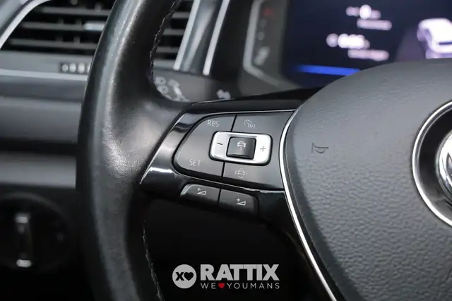 Volkswagen T-Roc view 11