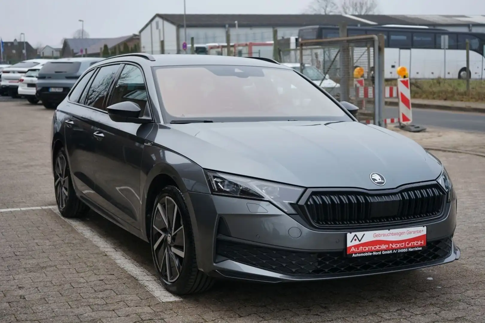 Skoda Octavia Combi 1.5 TSI mHEV Sportline Exklusive Grau - 2
