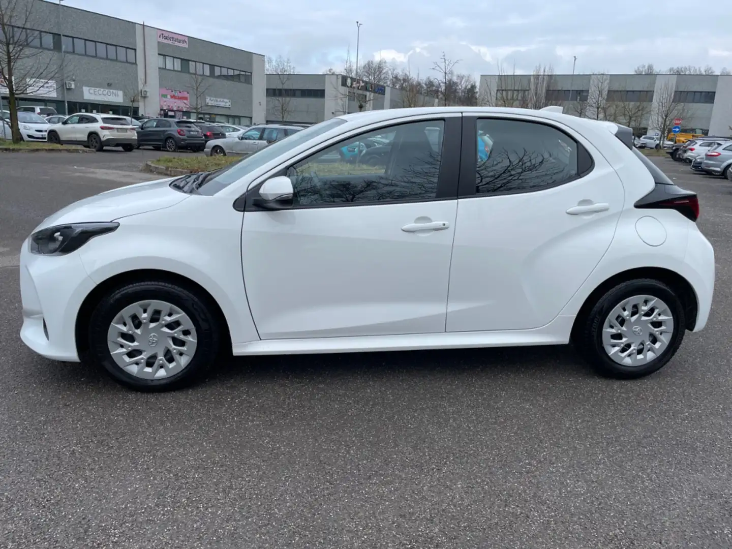 Toyota Yaris 1.0 5 porte Trend* SOLO 56000 Km * Neo patentati Bianco - 2