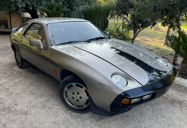 Porsche 928