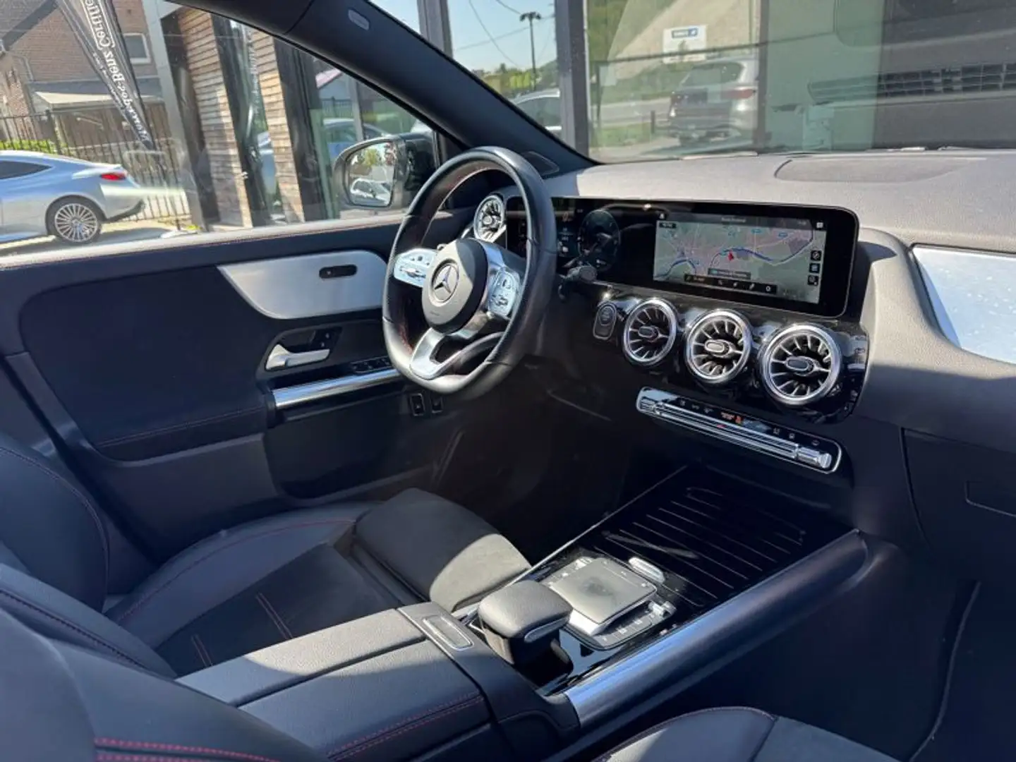 Mercedes-Benz 250e AMG Line Schwarz - 2