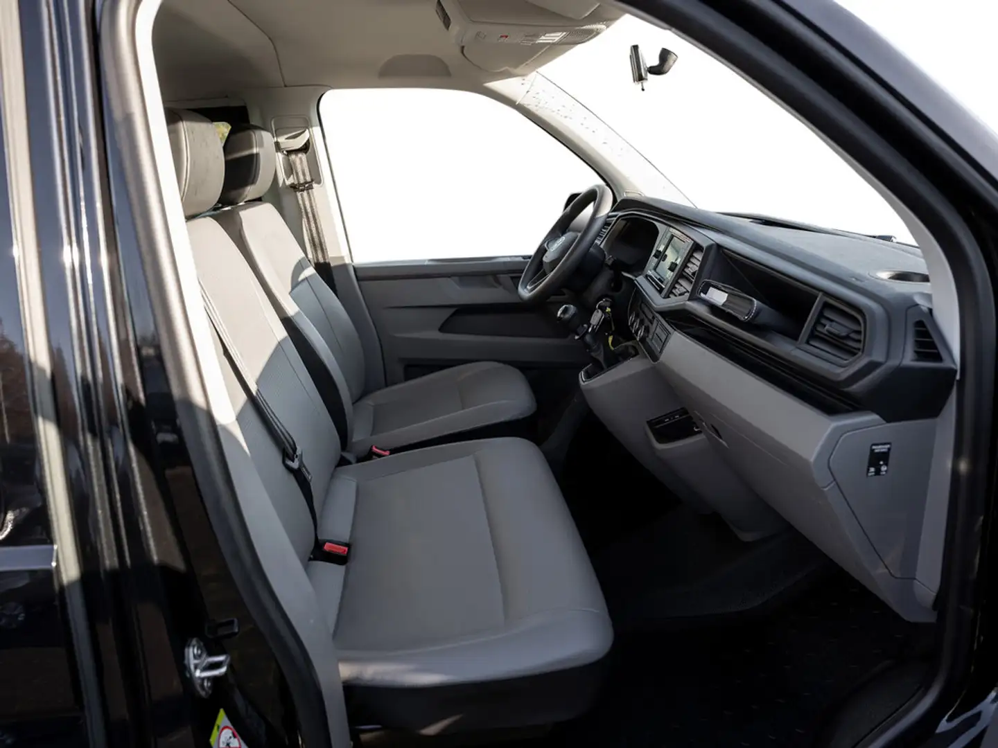 Volkswagen T6.1 Caravelle 2.0 TDI lang STHZG AHK KAM 9 S Schwarz - 2