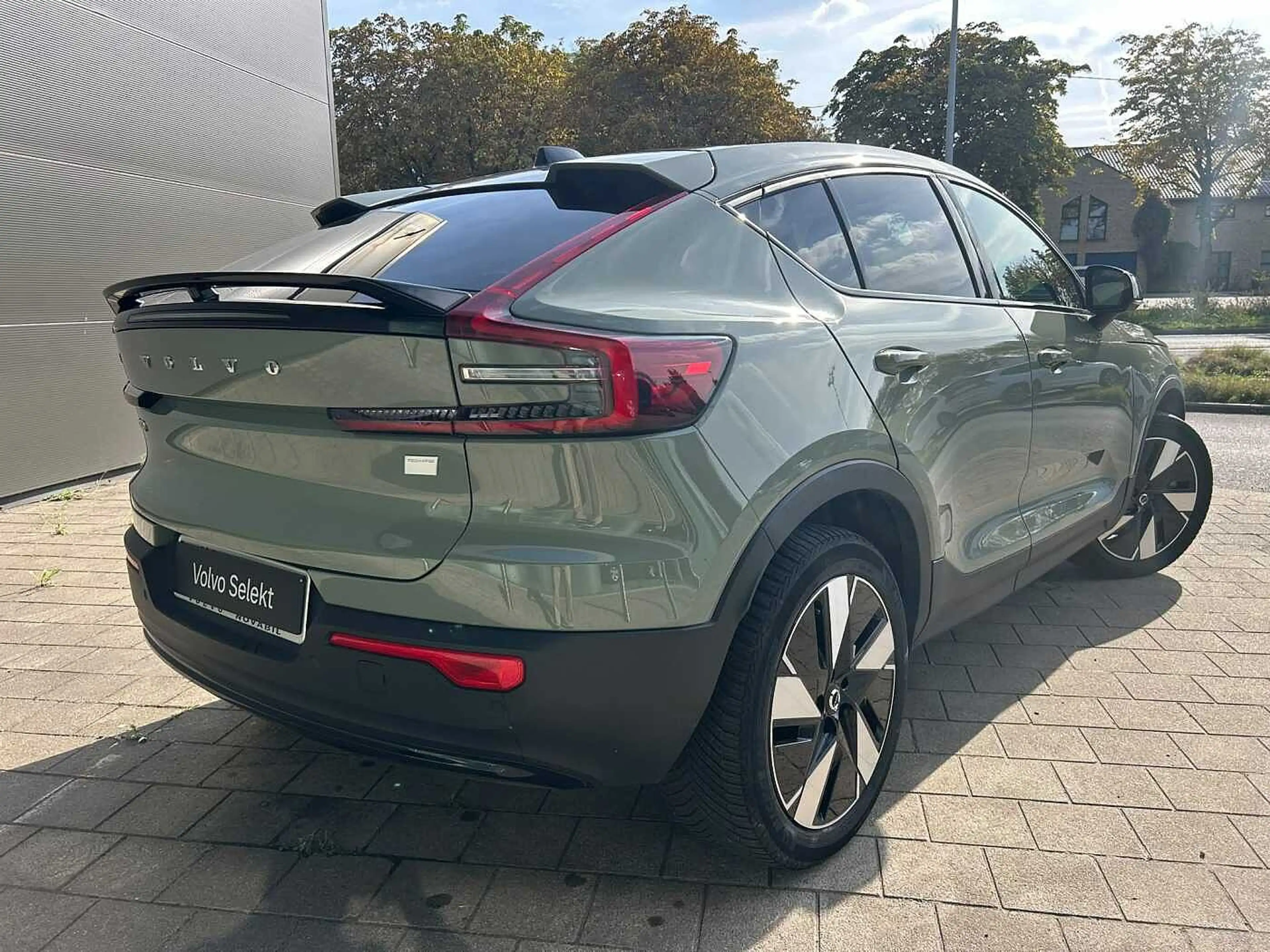 Volvo C40 Core, Single Motor Extended Range, Elektrisch — photo 2
