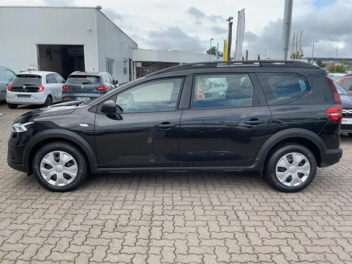 Dacia Jogger Essential 1.0 TCe 110 7-Sitzer Noir - 2