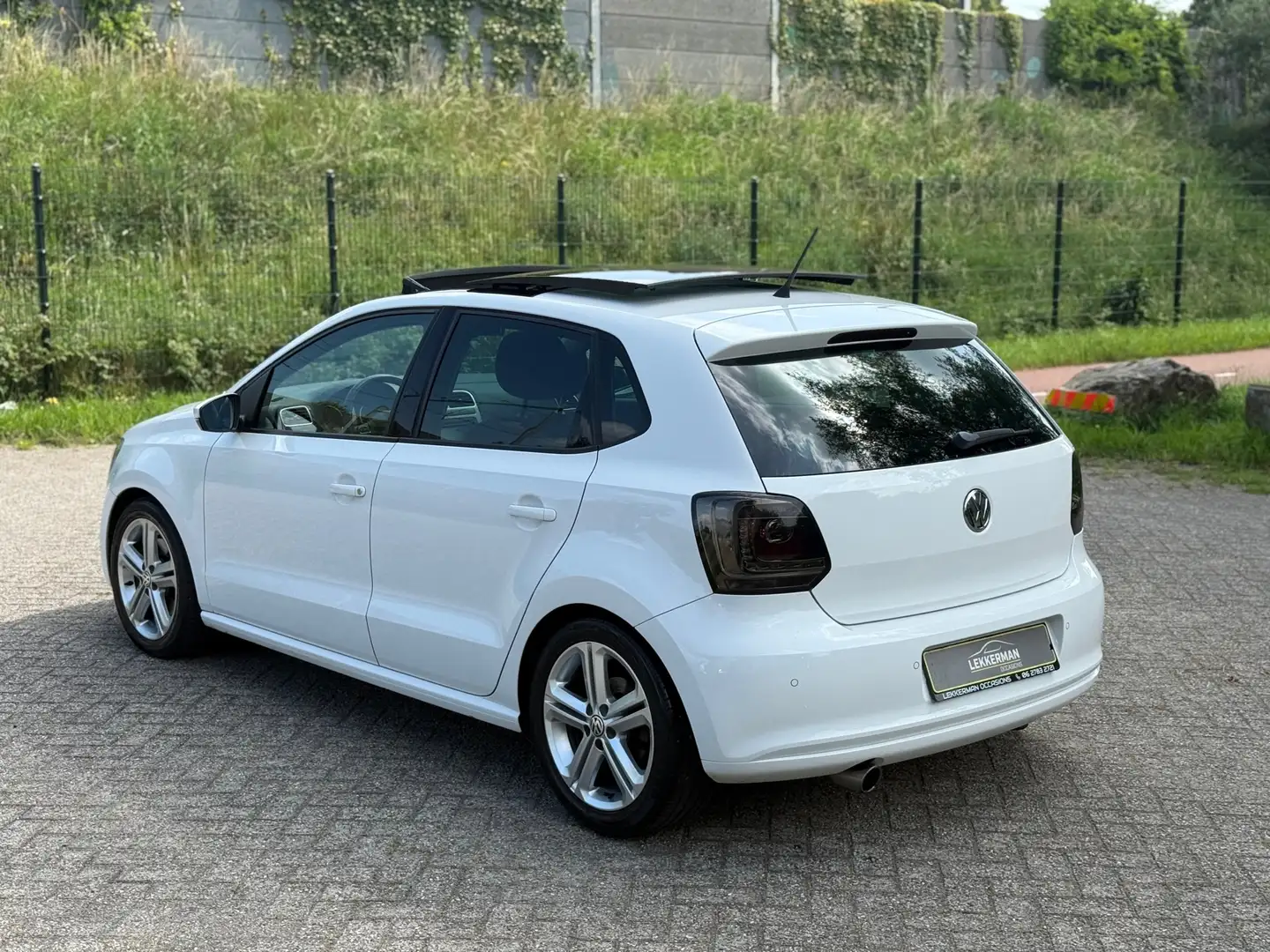 Volkswagen Polo 1.2 TSI Highline PANO I 105PK I 6BAK I PDC I CLIMA Weiß - 2