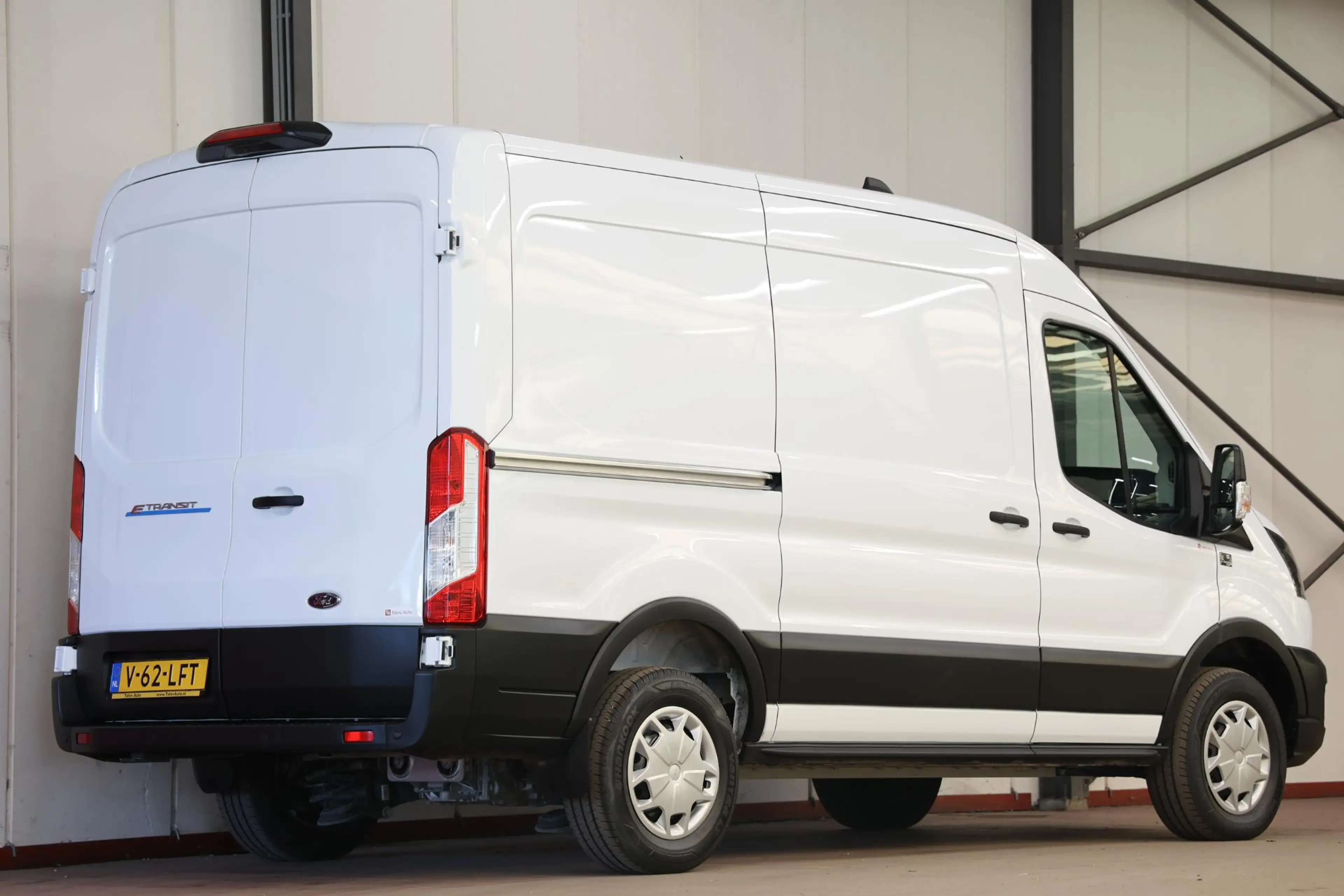 Ford E-Transit L2H2 Trend 68 kWh — photo 2