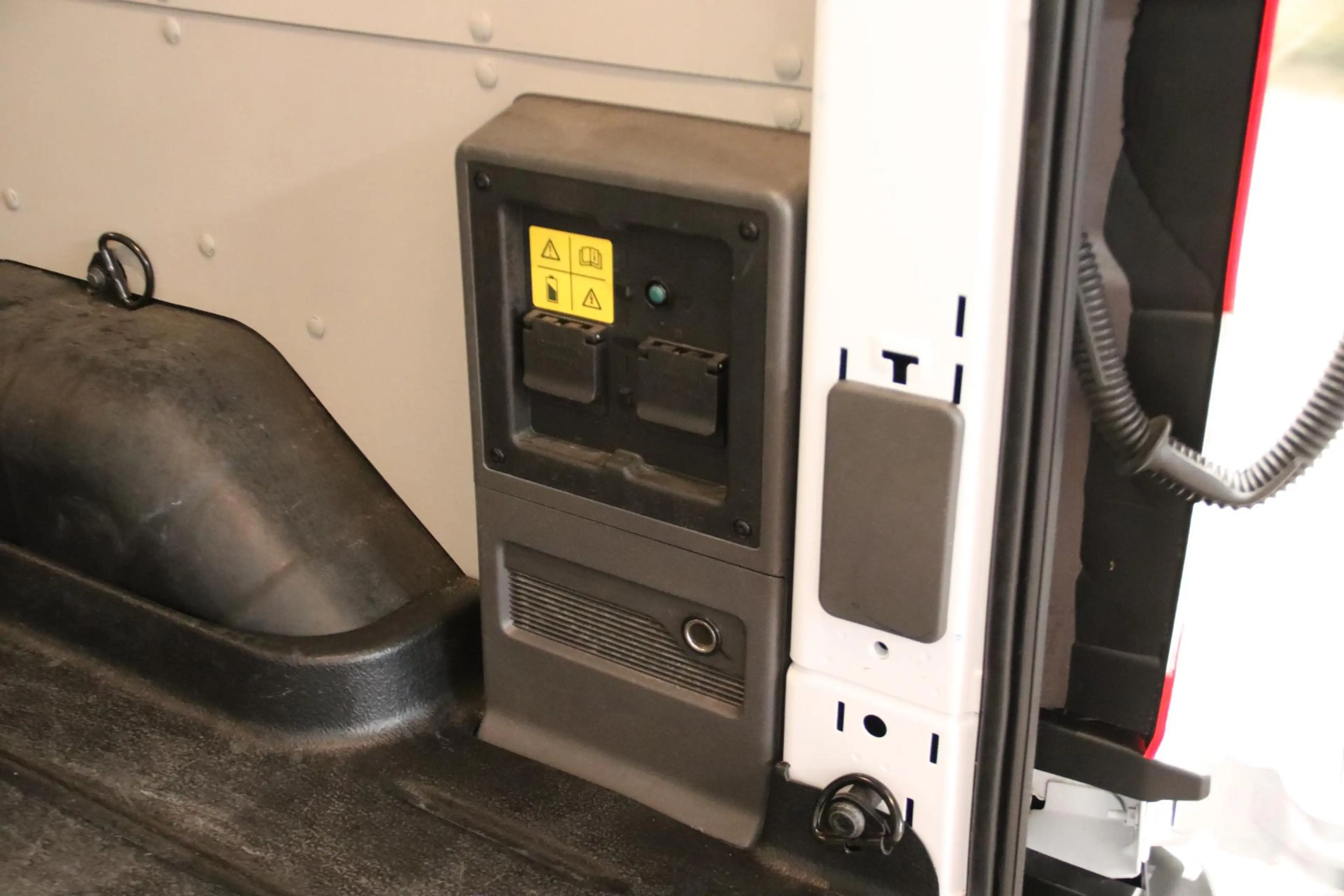 Ford E-Transit L2H2 Trend 68 kWh — photo 13