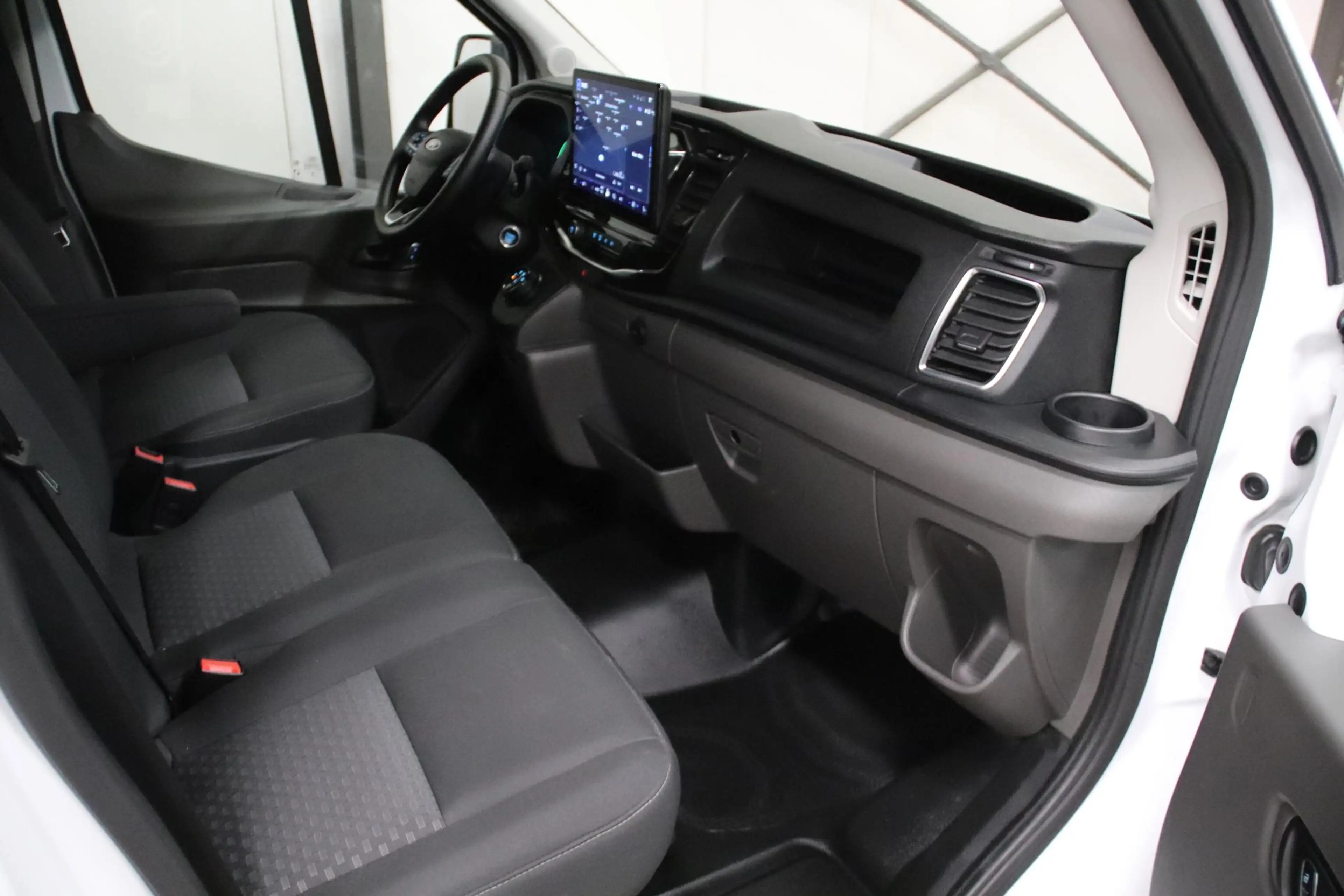 Ford E-Transit L2H2 Trend 68 kWh — photo 12