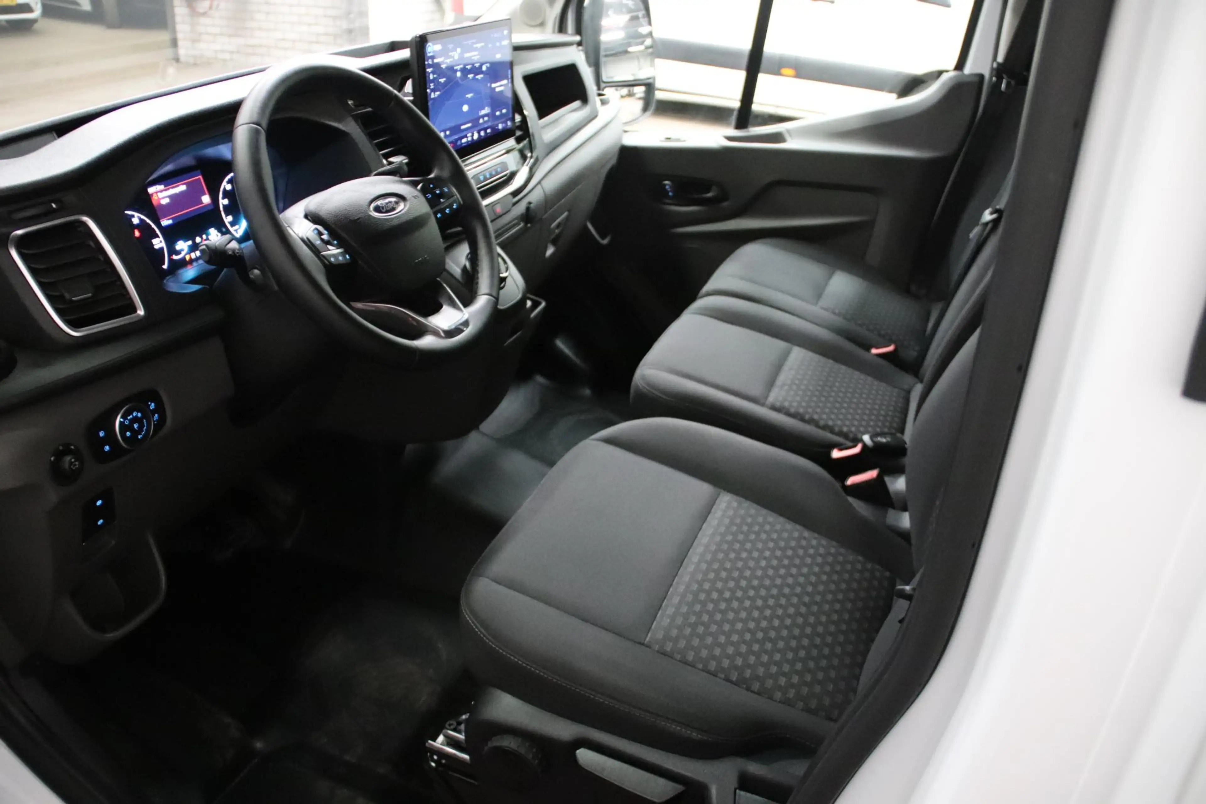 Ford E-Transit L2H2 Trend 68 kWh — photo 6
