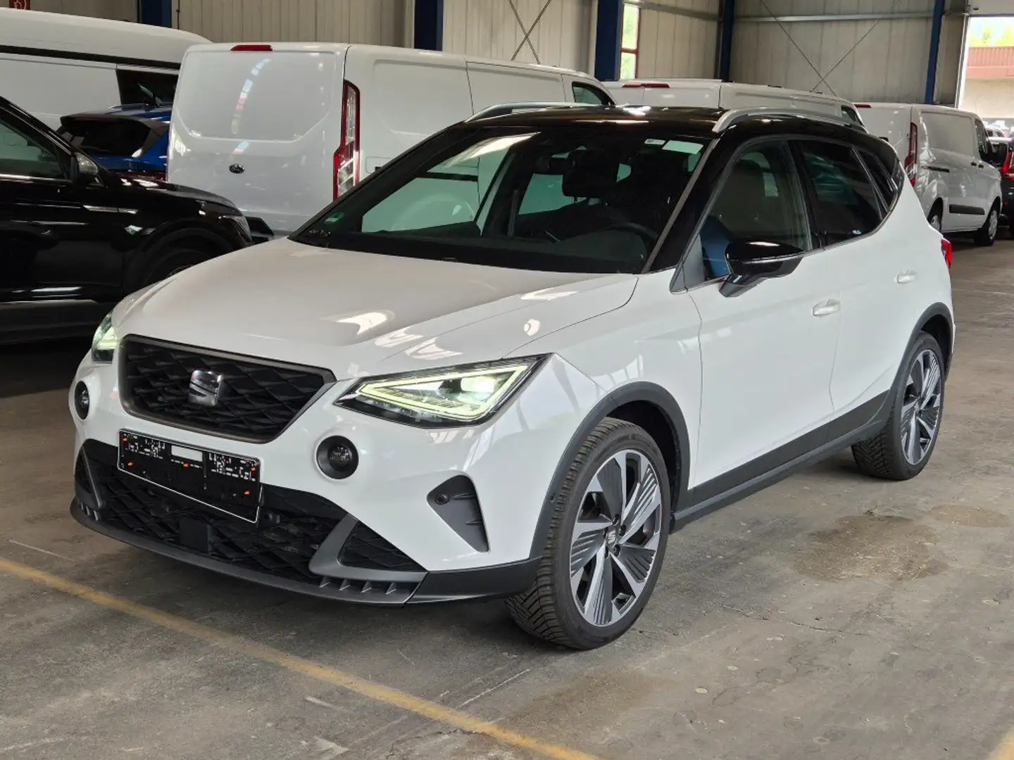 SEAT Arona FR Automatik FINANZIERUNG MÖGLICH Weiß - 1