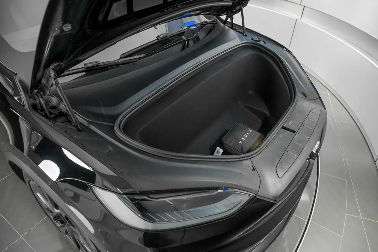 Tesla Model X fotografie Tesla Model X