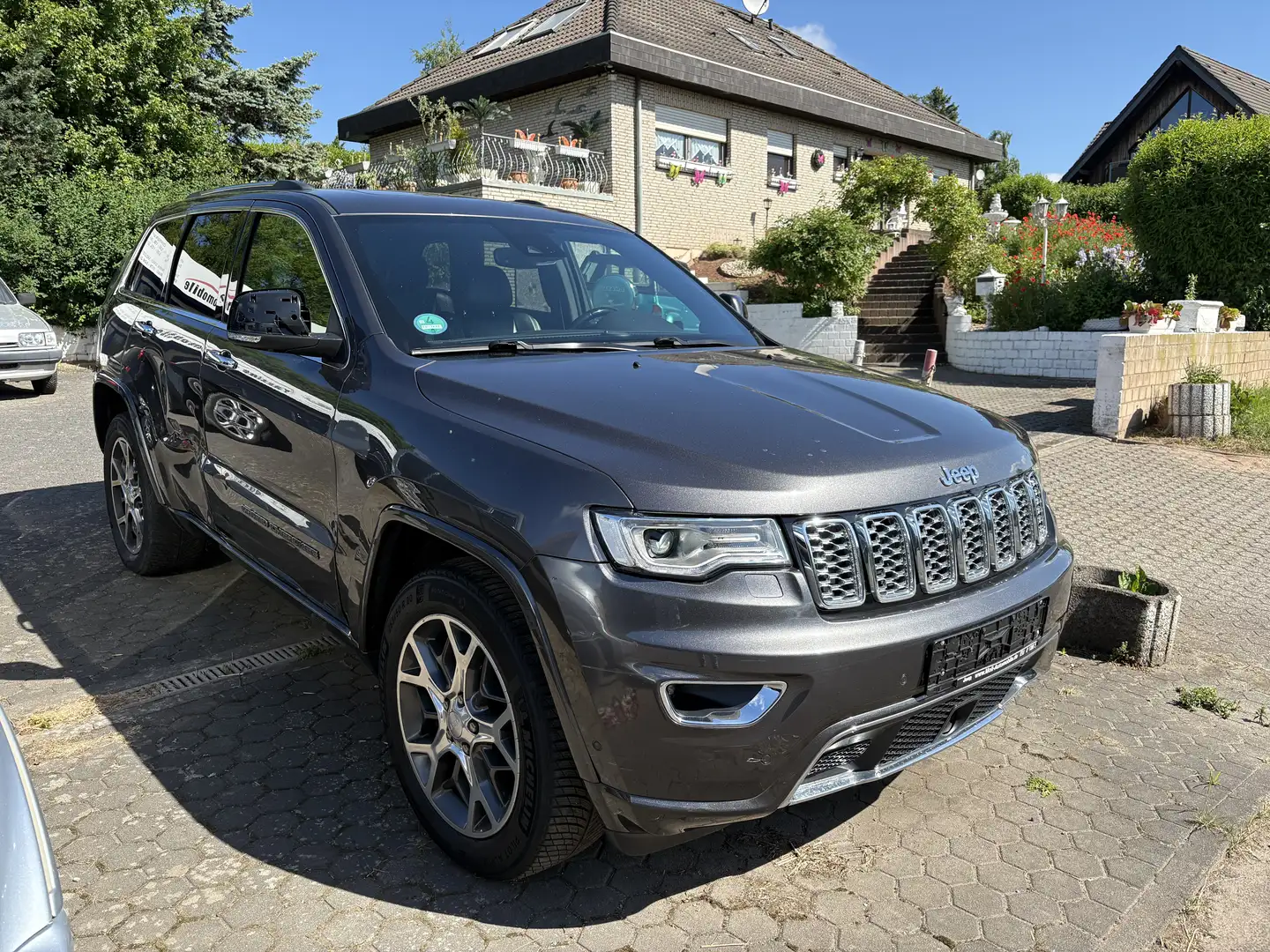 Jeep Grand Cherokee 3.0 CRD Overland Grau - 2