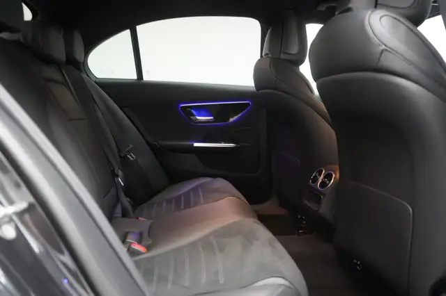 Mercedes-Benz C-Class view 9
