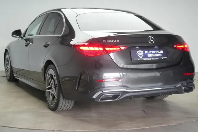 Mercedes-Benz C-Class view 4