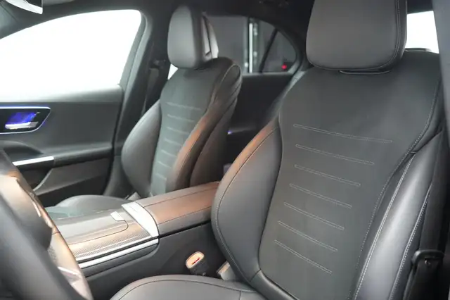 Mercedes-Benz C-Class view 11