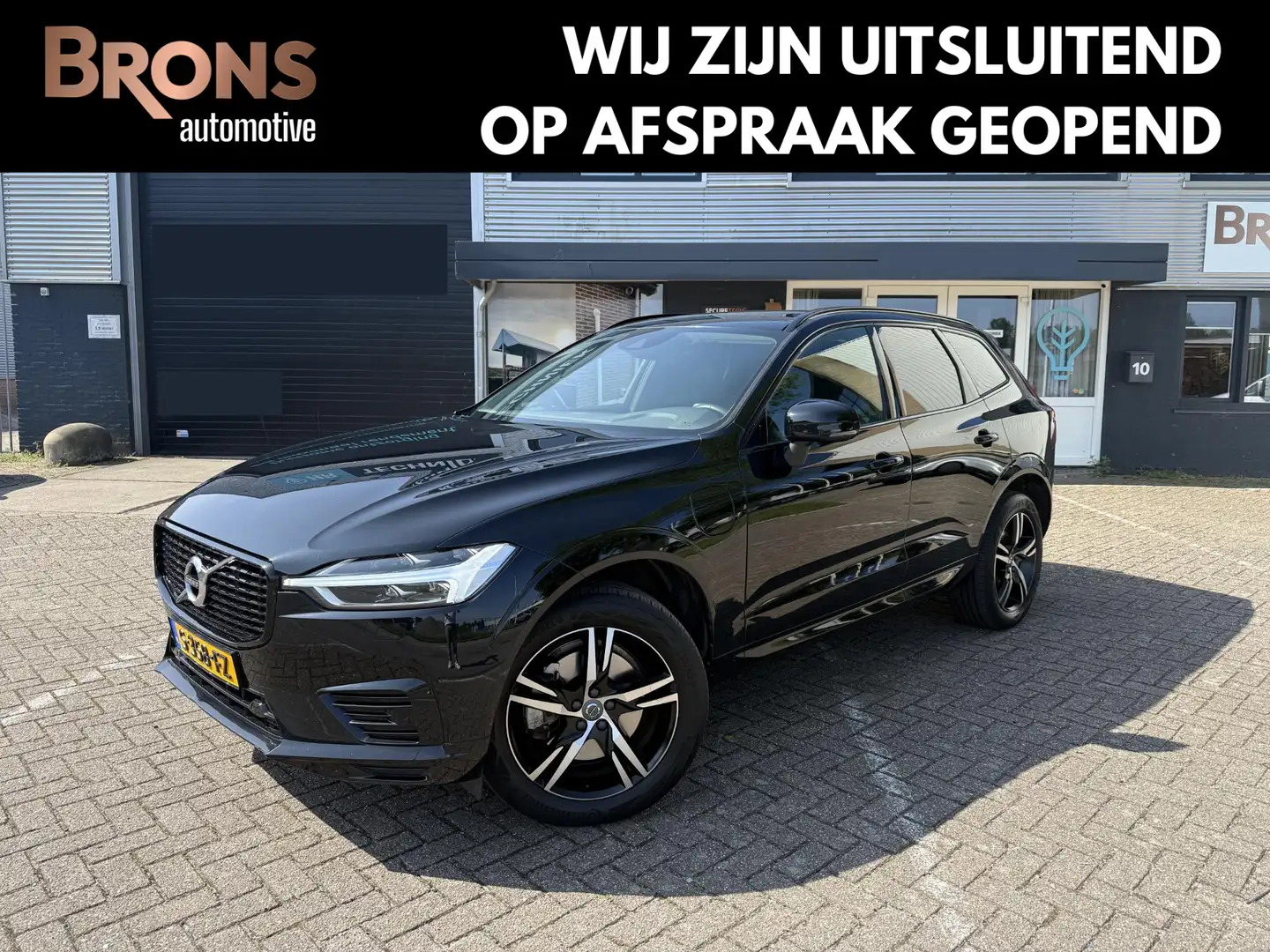 Volvo XC60 2.0 Recharge T6 AWD R-Design H&K l CarPlay l Pano Noir - 1