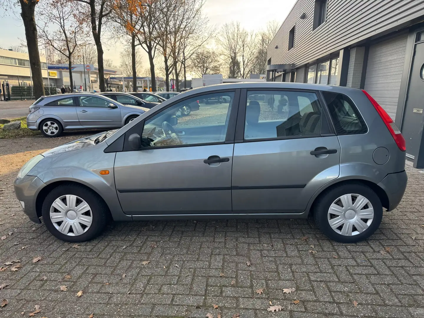 Ford Fiesta 1.4-16V Trend Grau - 2