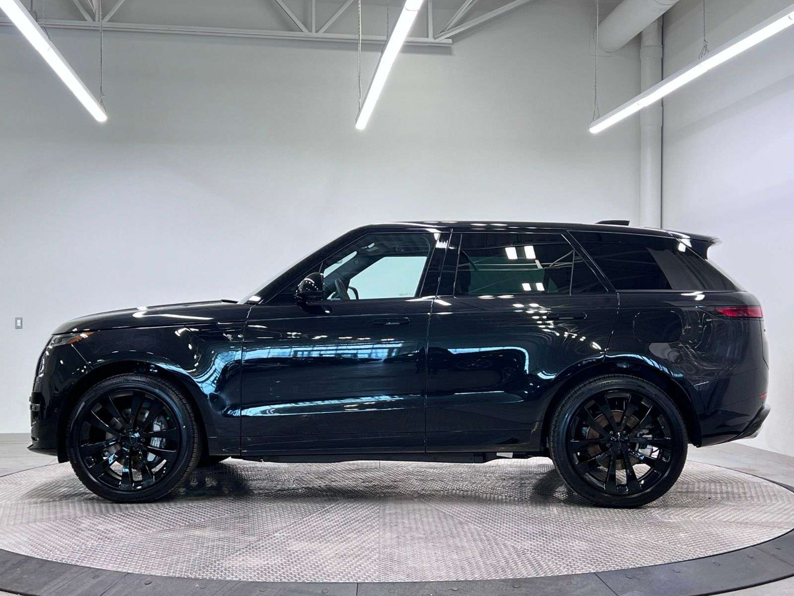 2026 Land Rover Range Rover Sport P460E DYNAMIC SE | PLUG IN HYBRID alt 2