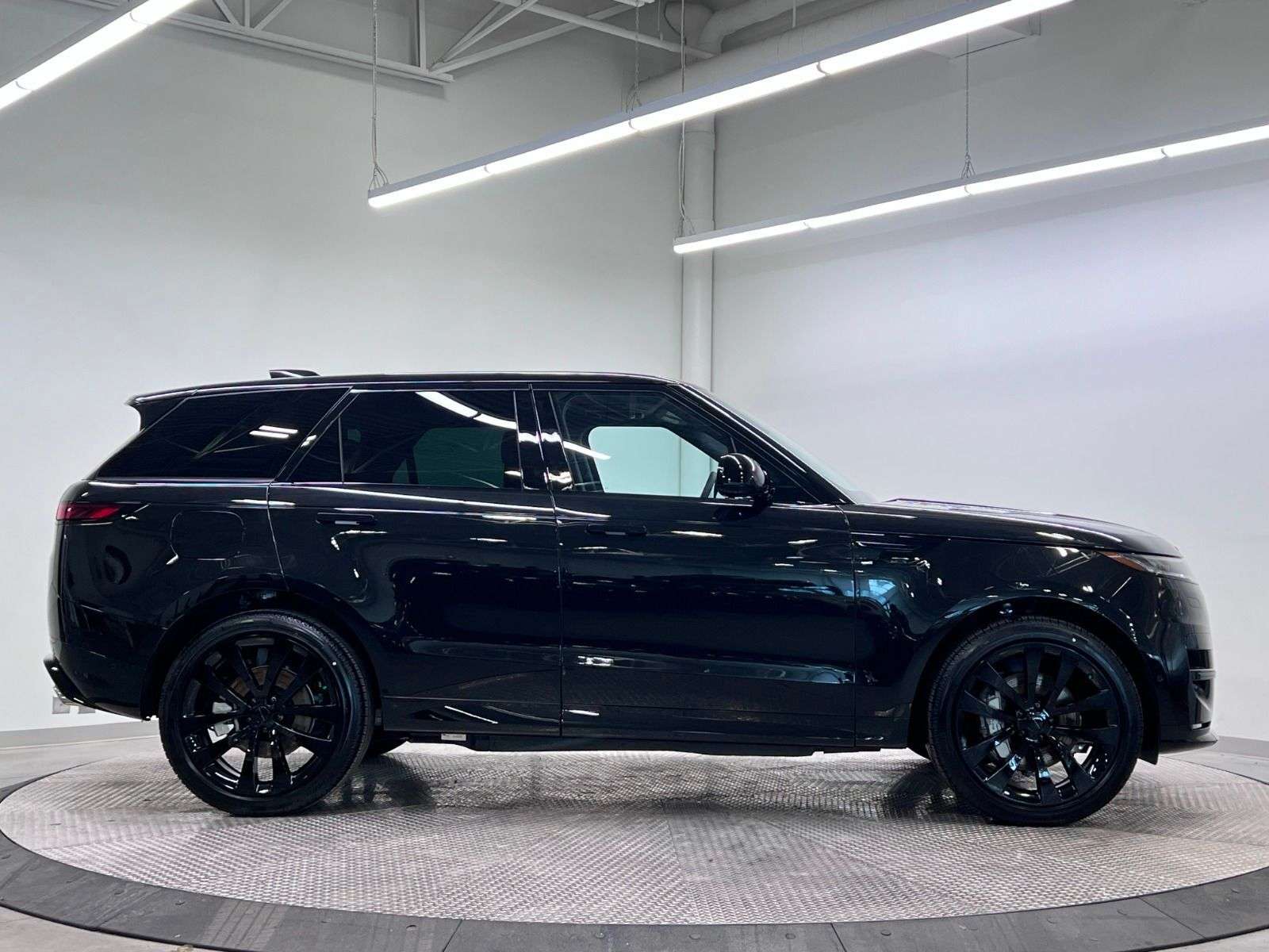 2026 Land Rover Range Rover Sport P460E DYNAMIC SE | PLUG IN HYBRID thumb 7