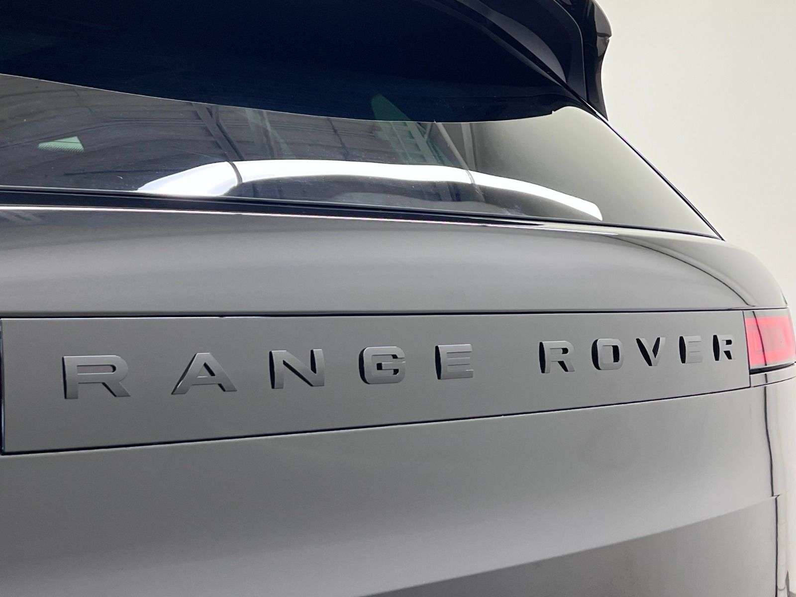 2026 Land Rover Range Rover Sport P460E DYNAMIC SE | PLUG IN HYBRID thumb 11
