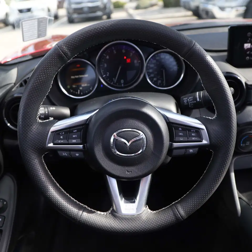 Mazda MX-5 Miata снимка Mazda MX-5 Miata