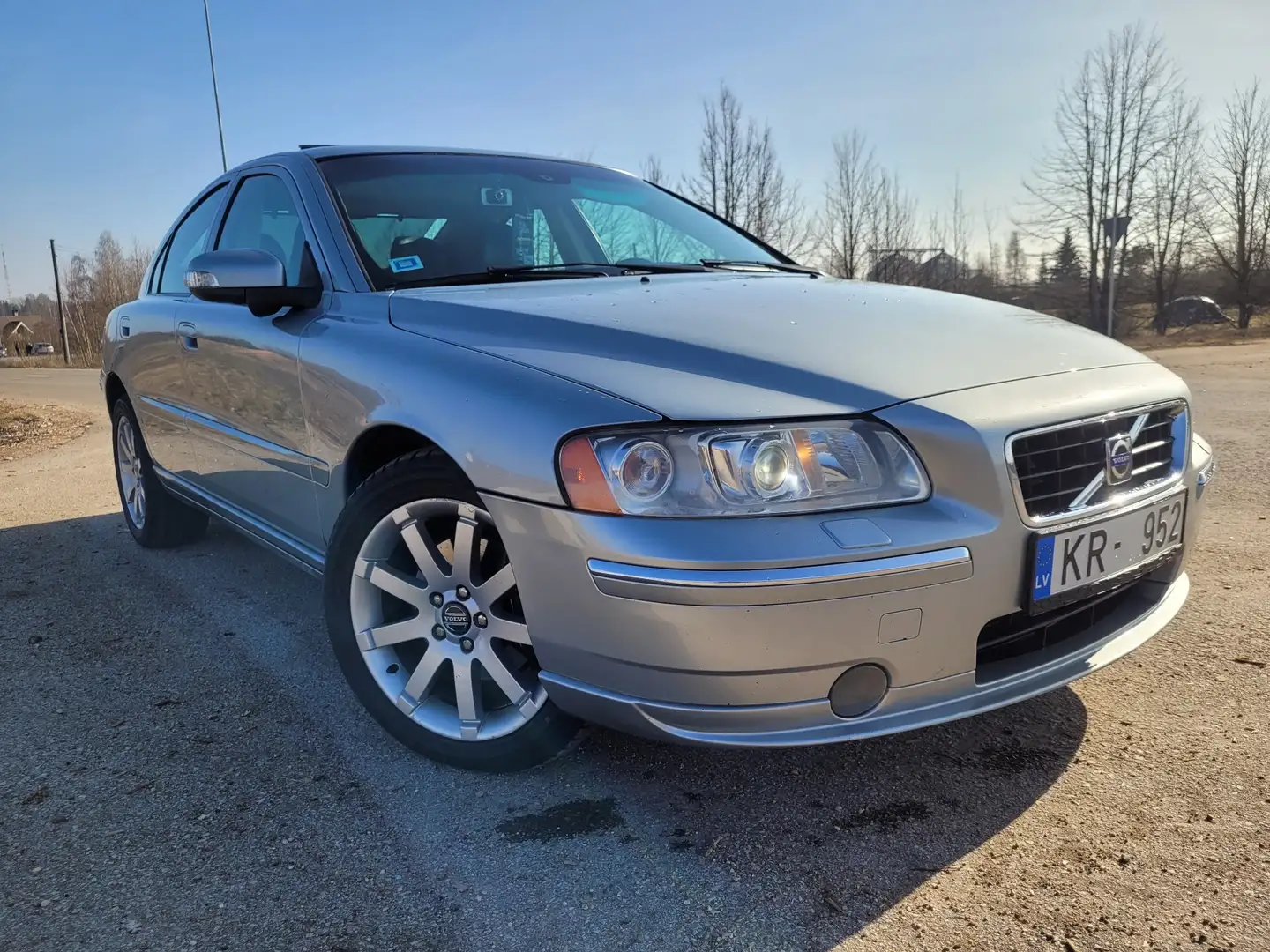 Volvo S60 2.5T AWD Aut. Summum Stříbrná - 1