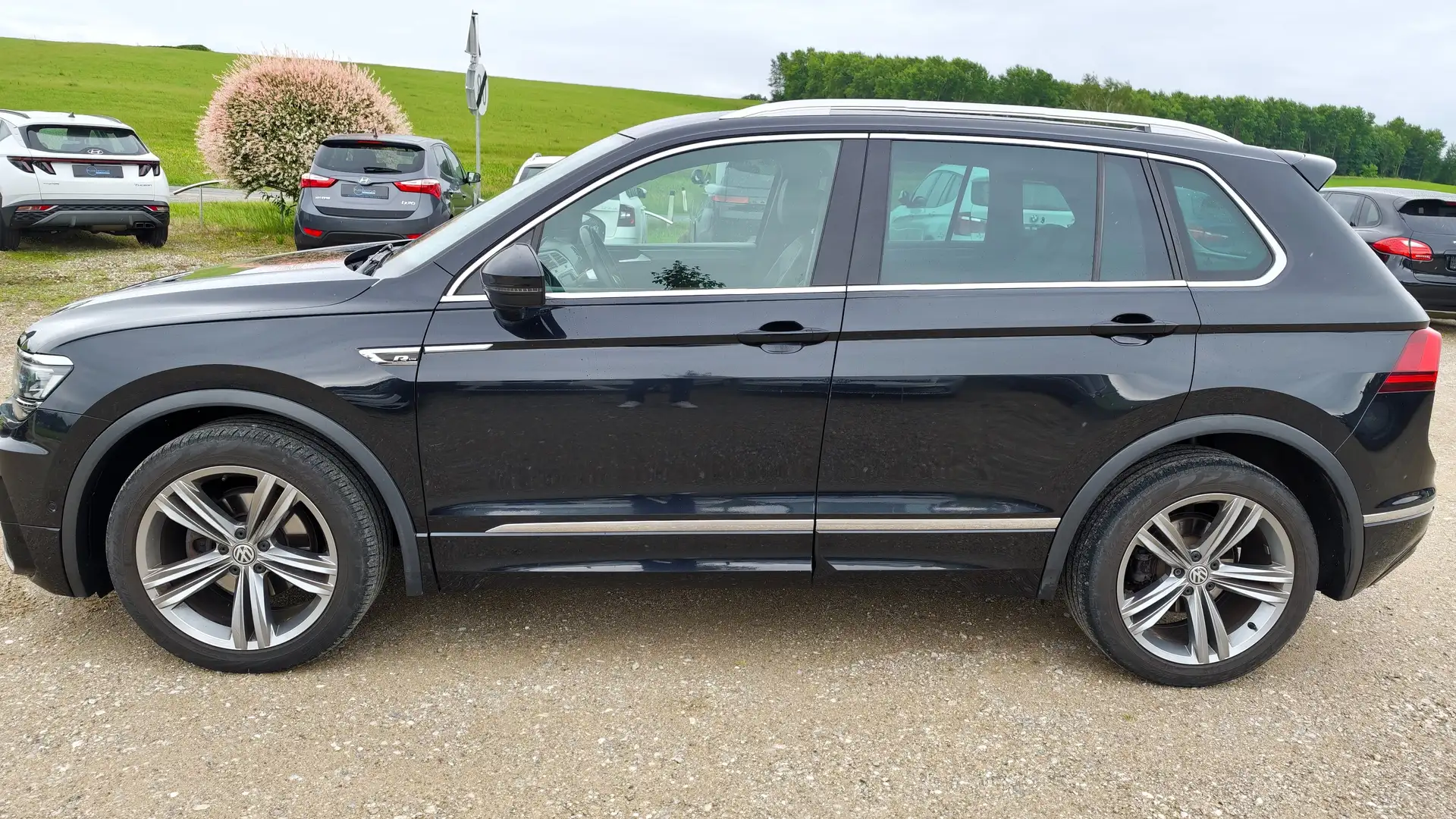 Volkswagen Tiguan R-LINE* Comfortline BMT/Start-Stopp 4Motion; 4X4 Schwarz - 2