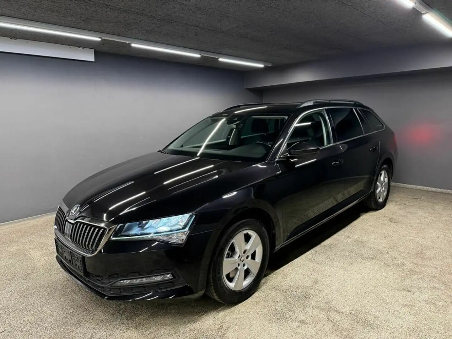 Skoda Superb Ambition Schwarz - 1