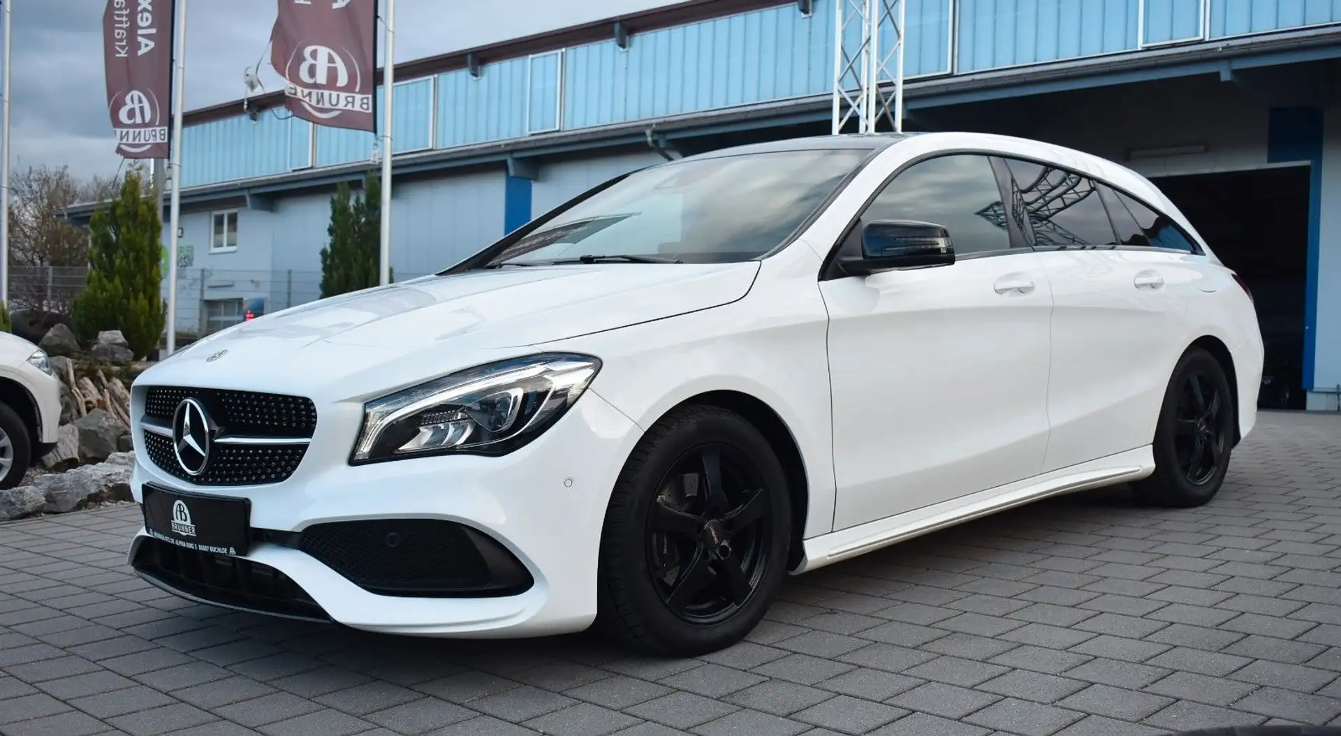 Mercedes-Benz CLA 200 AMG Line/Panorama Weiß - 2